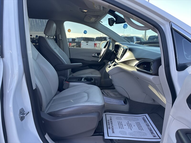 2017 Chrysler Pacifica Touring Plus - Photo 11 - Brainerd, MN 56401