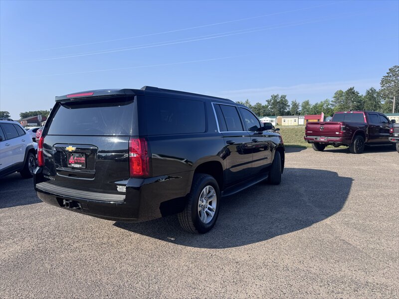 2019 Chevrolet Suburban LT - Photo 3 - Brainerd, MN 56401