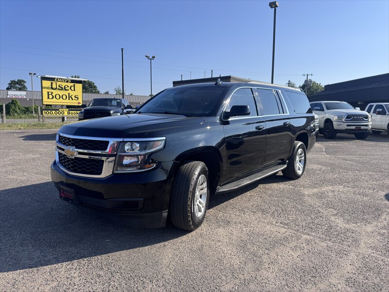 2019 Chevrolet Suburban LT   - Photo 1 - Brainerd, MN 56401