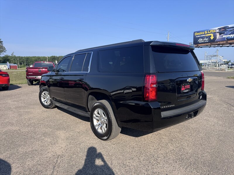 2019 Chevrolet Suburban LT - Photo 4 - Brainerd, MN 56401