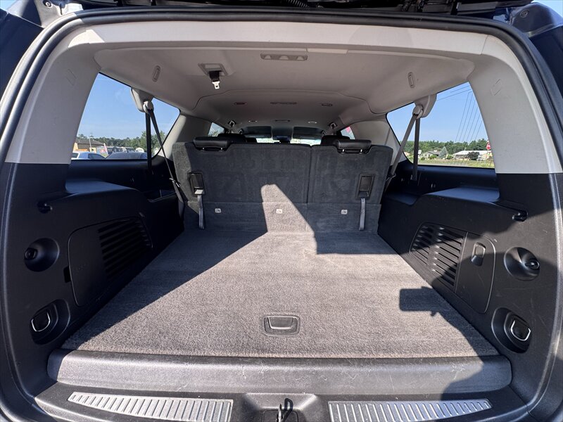 2019 Chevrolet Suburban LT - Photo 9 - Brainerd, MN 56401