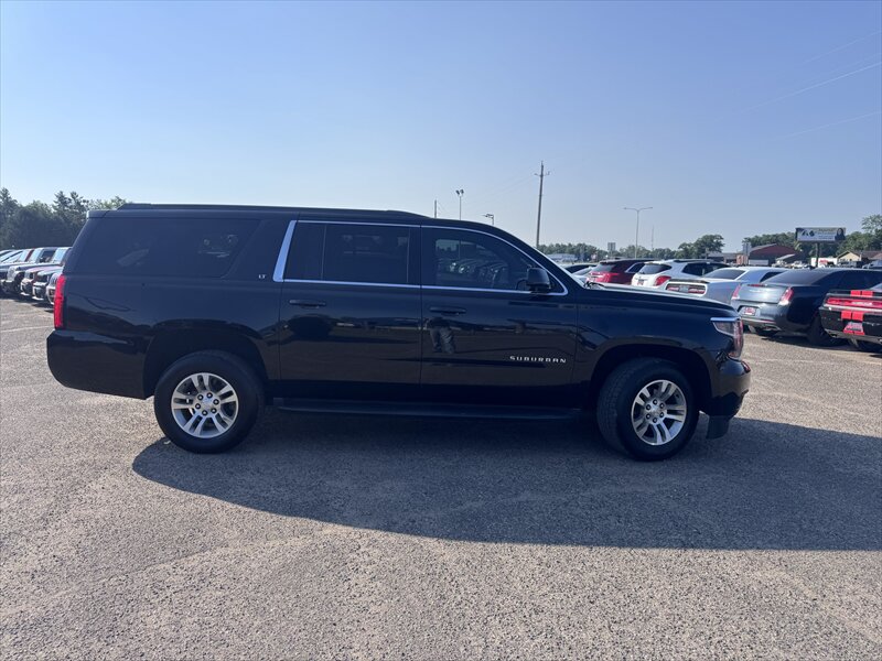 2019 Chevrolet Suburban LT - Photo 5 - Brainerd, MN 56401