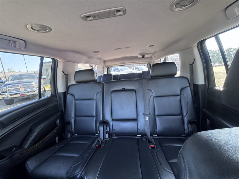 2019 Chevrolet Suburban LT - Photo 11 - Brainerd, MN 56401