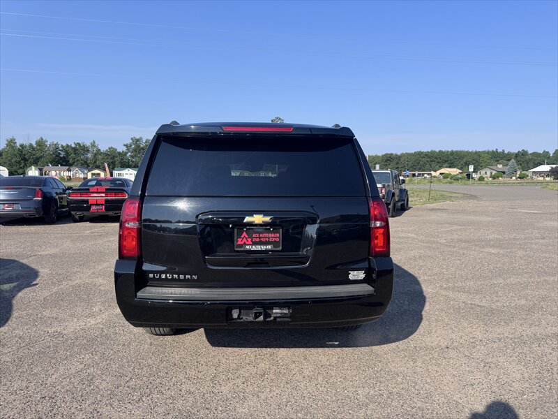 2019 Chevrolet Suburban LT - Photo 8 - Brainerd, MN 56401