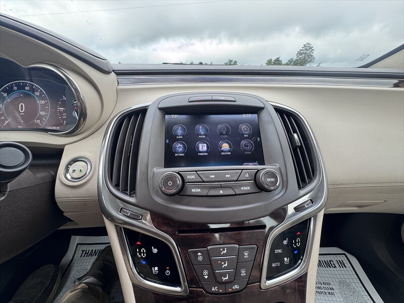 2014 Buick Lacrosse Premium II - Photo 16 - Brainerd, MN 56401
