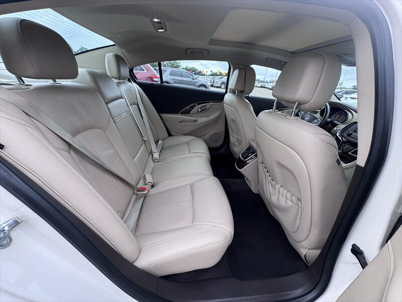 2014 Buick Lacrosse Premium II - Photo 9 - Brainerd, MN 56401