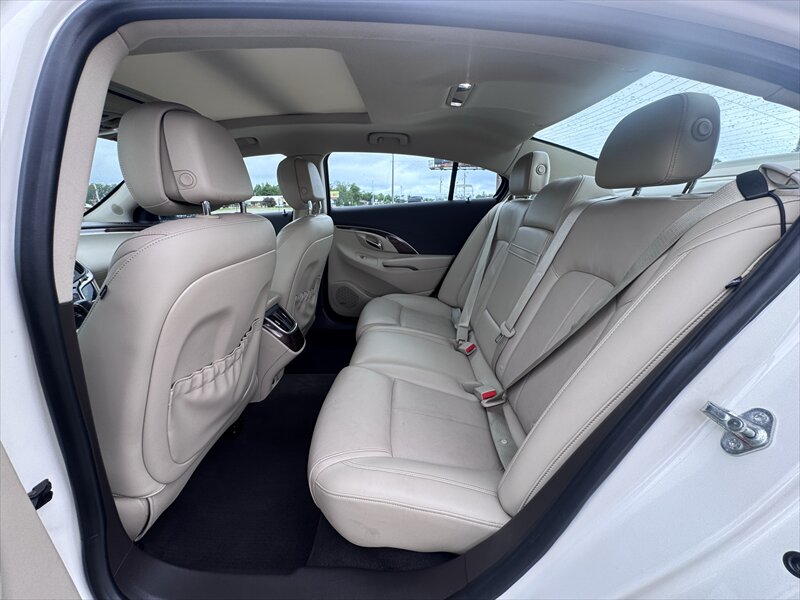 2014 Buick Lacrosse Premium II - Photo 10 - Brainerd, MN 56401