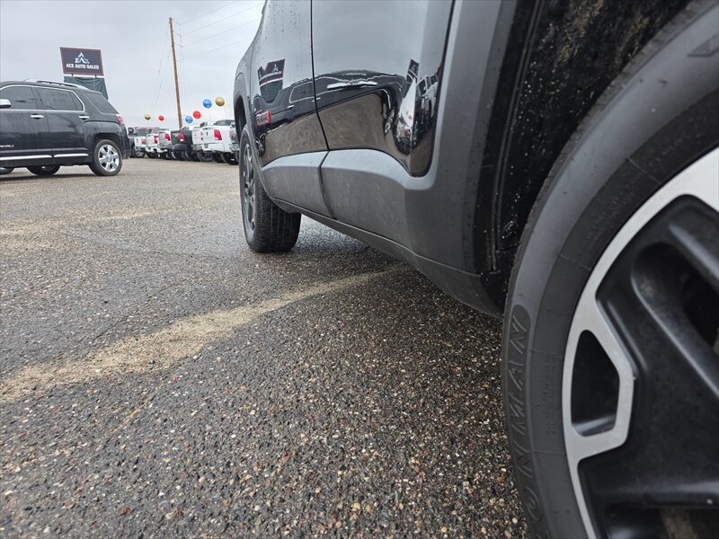 2017 Jeep Renegade Trailhawk photo 3