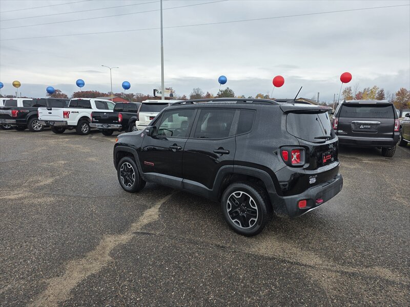 2017 Jeep Renegade Trailhawk photo 2