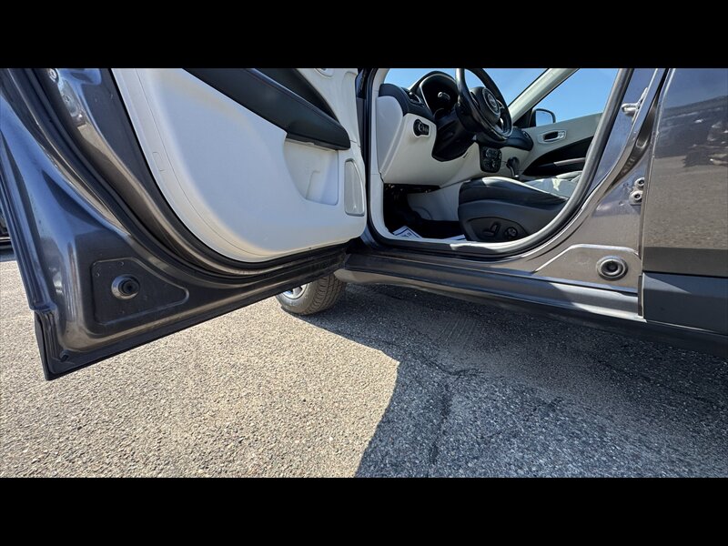 2018 Jeep Compass Limited - Photo 10 - Brainerd, MN 56401