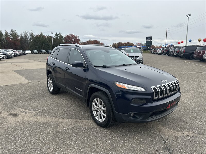 2016 Jeep Cherokee Latitude   - Photo 2 - Brainerd, MN 56401