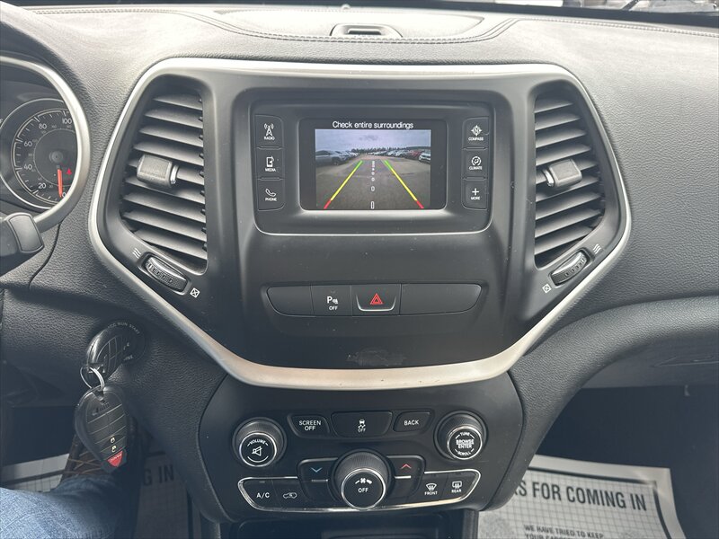 2016 Jeep Cherokee Latitude   - Photo 9 - Brainerd, MN 56401