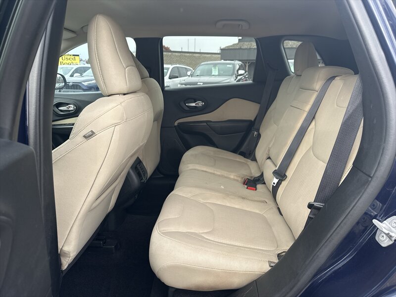 2016 Jeep Cherokee Latitude   - Photo 10 - Brainerd, MN 56401