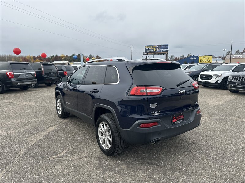 2016 Jeep Cherokee Latitude   - Photo 4 - Brainerd, MN 56401