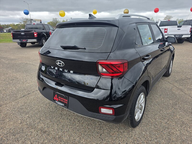 2020 Hyundai VENUE SEL - Photo 4 - Brainerd, MN 56401