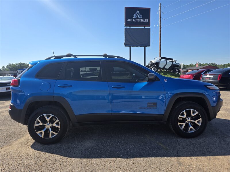 2017 Jeep Cherokee Trailhawk - Photo 5 - Brainerd, MN 56401