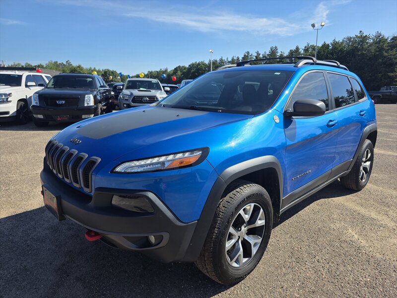 2017 Jeep Cherokee Trailhawk   - Photo 1 - Brainerd, MN 56401