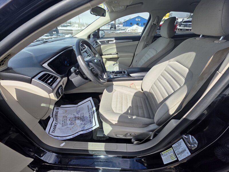 2017 Ford Fusion SE - Photo 9 - Brainerd, MN 56401