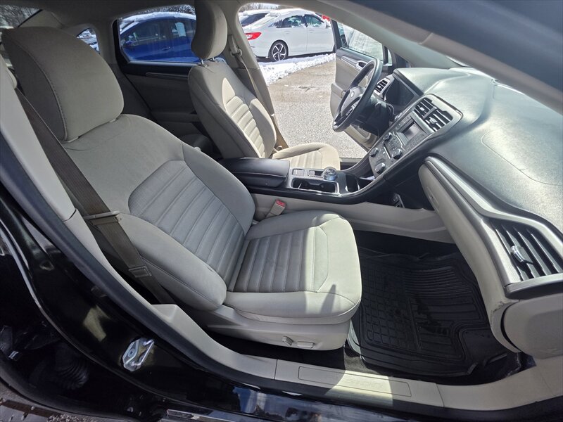 2017 Ford Fusion SE - Photo 10 - Brainerd, MN 56401