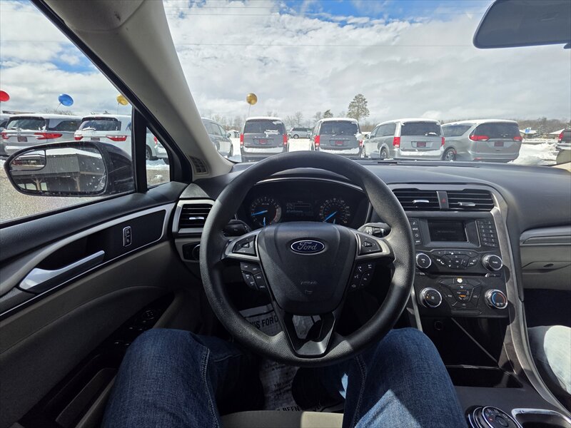 2017 Ford Fusion SE - Photo 11 - Brainerd, MN 56401