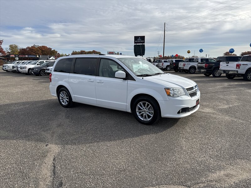 2019 Dodge Grand Caravan SXT   - Photo 2 - Brainerd, MN 56401