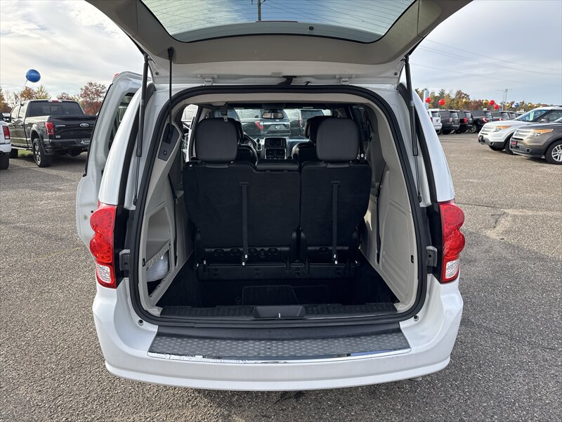 2019 Dodge Grand Caravan SXT   - Photo 13 - Brainerd, MN 56401