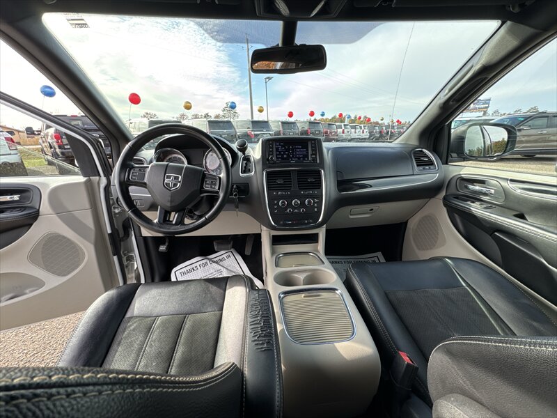 2019 Dodge Grand Caravan SXT   - Photo 8 - Brainerd, MN 56401