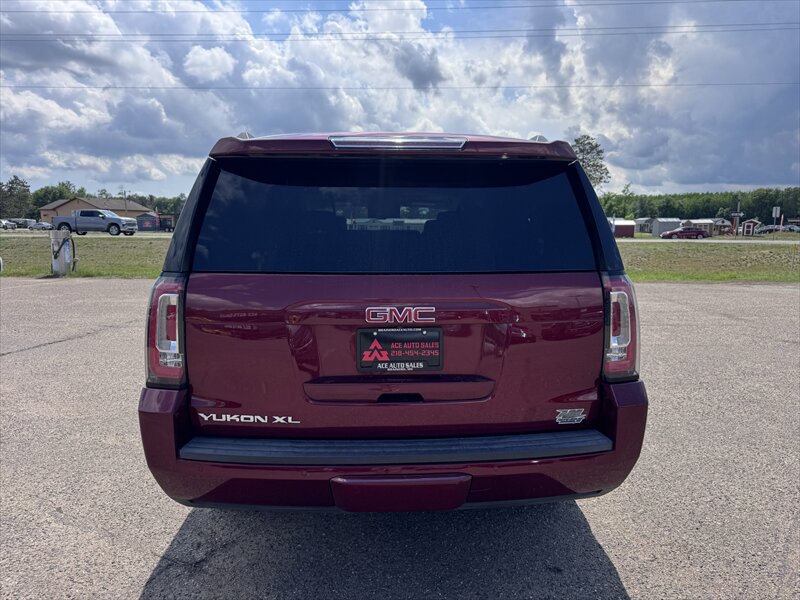 2020 GMC Yukon XL SLT - Photo 8 - Brainerd, MN 56401
