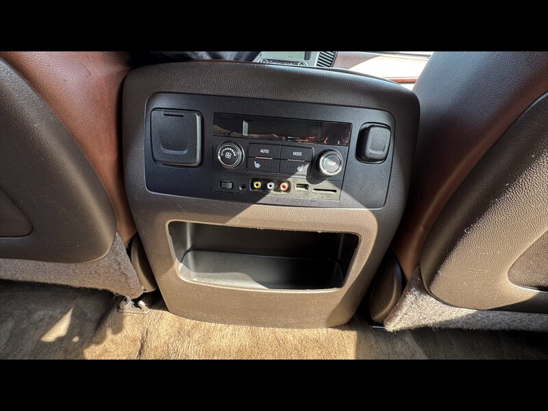 2015 Chevrolet Suburban LTZ - Photo 24 - Brainerd, MN 56401