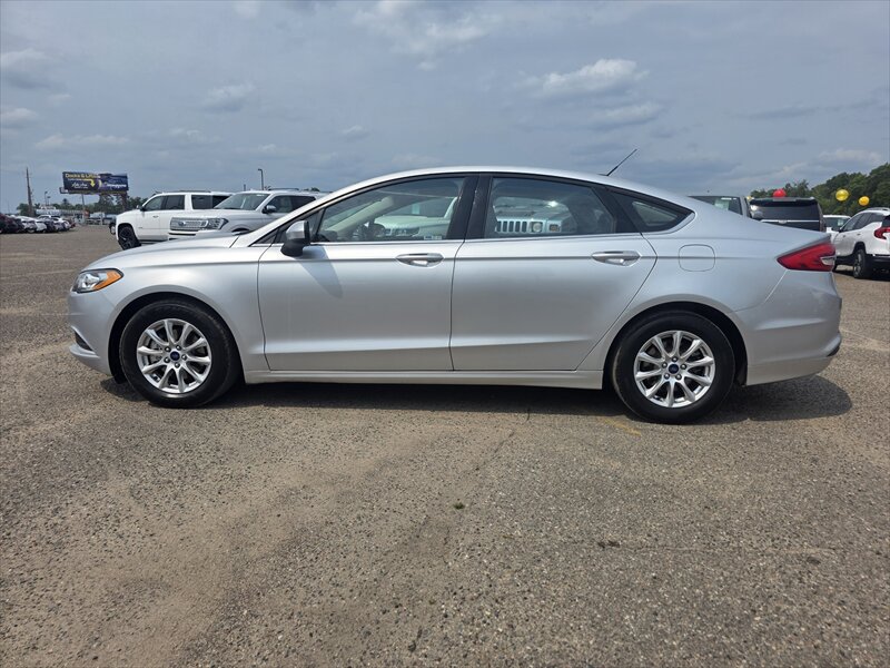 2017 Ford Fusion S - Photo 2 - Brainerd, MN 56401