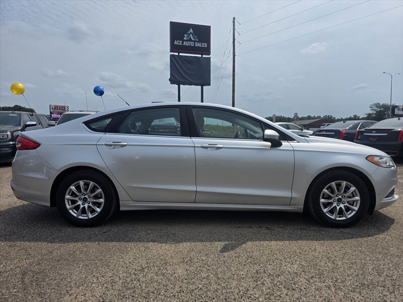 2017 Ford Fusion S - Photo 5 - Brainerd, MN 56401