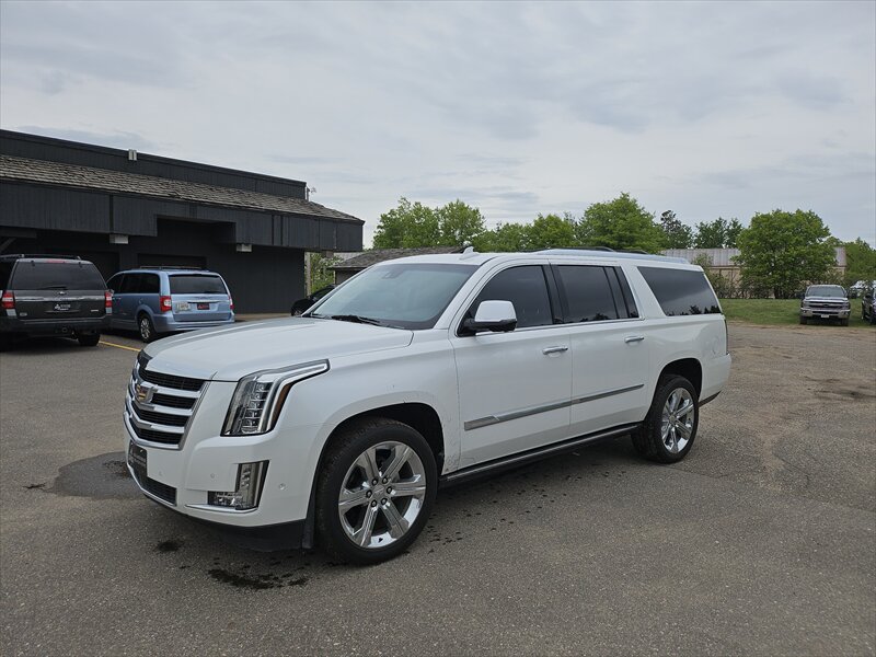 2018 Cadillac Escalade ESV Premium Luxury - Photo 1 - Brainerd, MN 56401