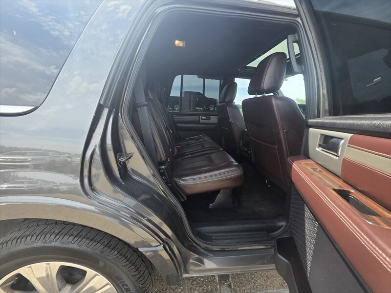 2015 Ford Expedition Platinum - Photo 10 - Brainerd, MN 56401