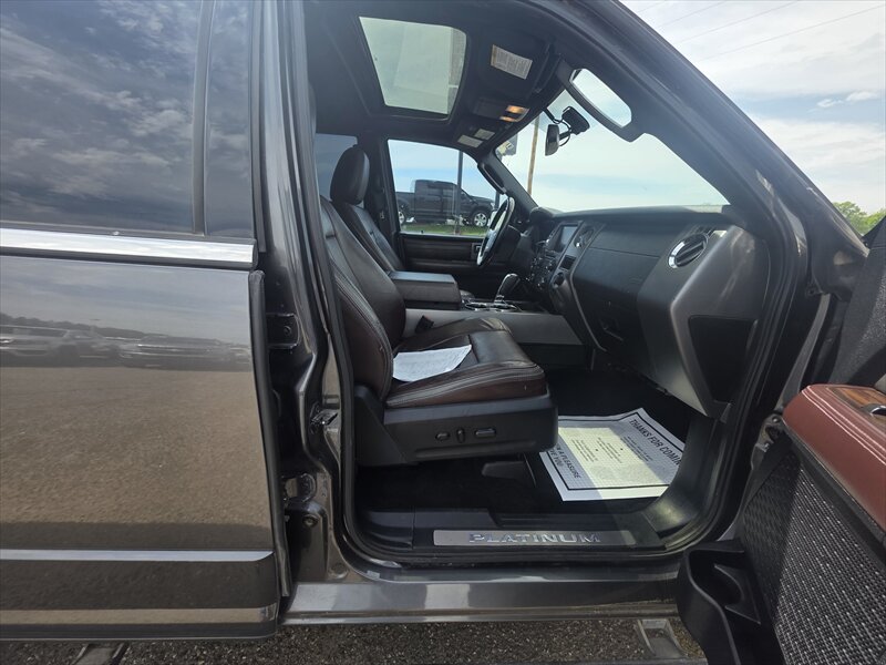 2015 Ford Expedition Platinum - Photo 12 - Brainerd, MN 56401