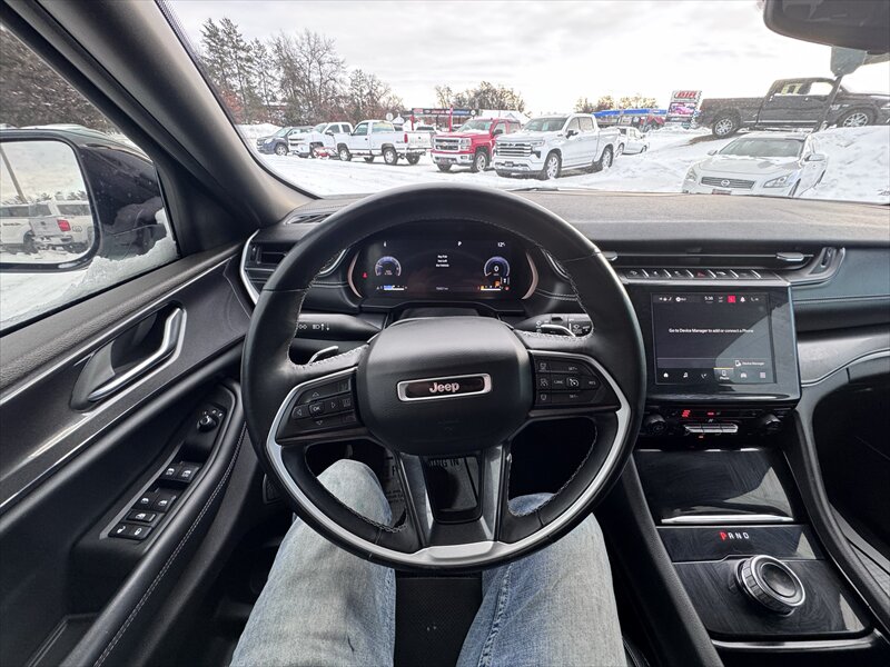 2021 Jeep Grand Cherokee Laredo L - Photo 11 - Brainerd, MN 56401