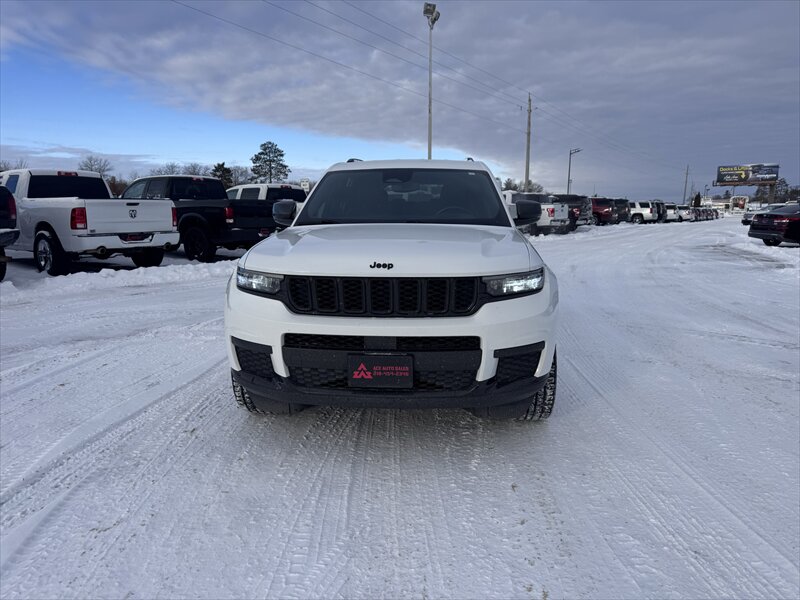 2021 Jeep Grand Cherokee Laredo L - Photo 5 - Brainerd, MN 56401