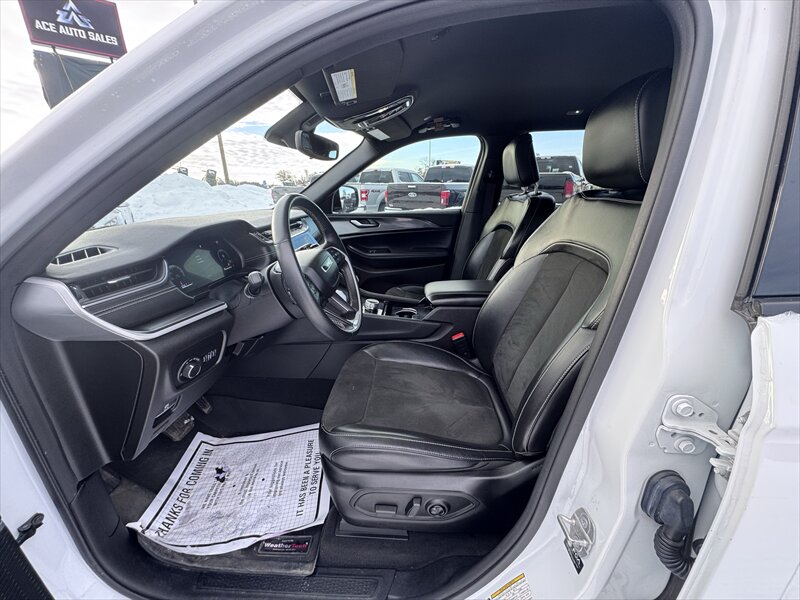 2021 Jeep Grand Cherokee Laredo L - Photo 9 - Brainerd, MN 56401