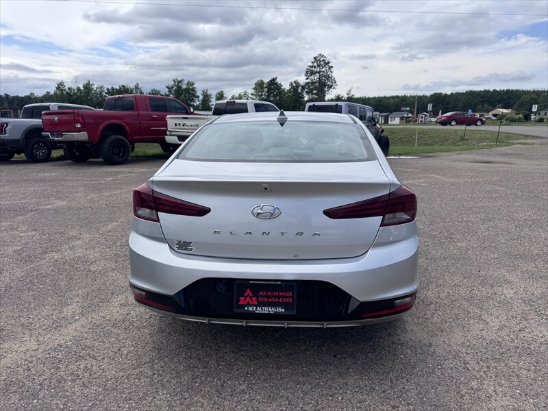 2020 Hyundai Elantra SEL - Photo 8 - Brainerd, MN 56401