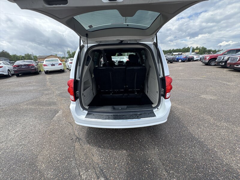 2018 Dodge Grand Caravan SXT - Photo 11 - Brainerd, MN 56401
