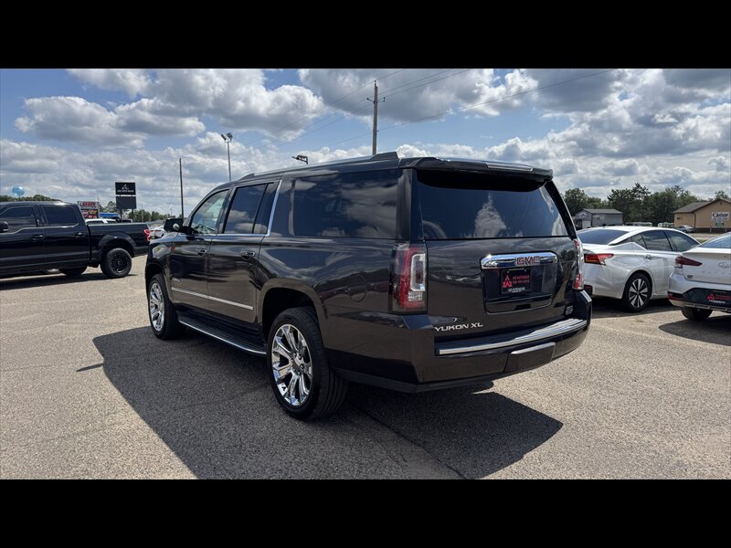 2017 GMC Yukon XL Denali - Photo 7 - Brainerd, MN 56401