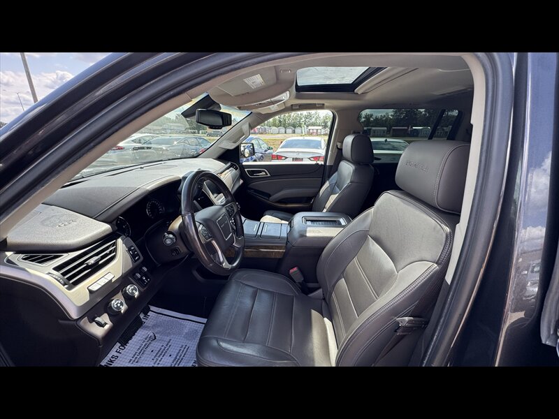 2017 GMC Yukon XL Denali - Photo 11 - Brainerd, MN 56401