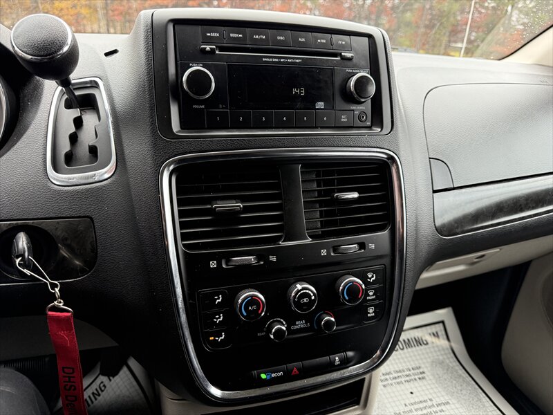 2017 Dodge Grand Caravan SE - Photo 16 - Brainerd, MN 56401