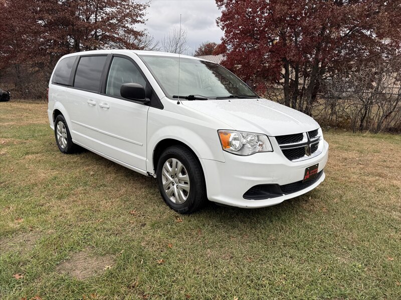 2017 Dodge Grand Caravan SE - Photo 3 - Brainerd, MN 56401