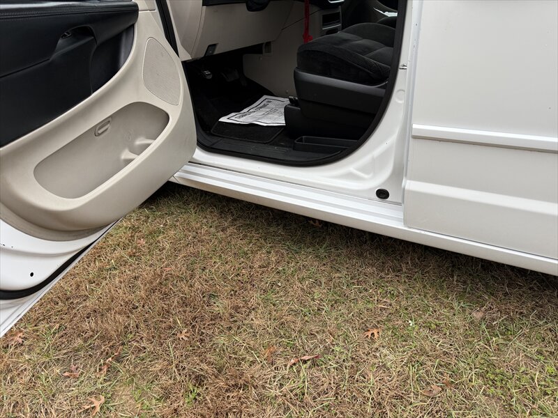 2017 Dodge Grand Caravan SE - Photo 10 - Brainerd, MN 56401