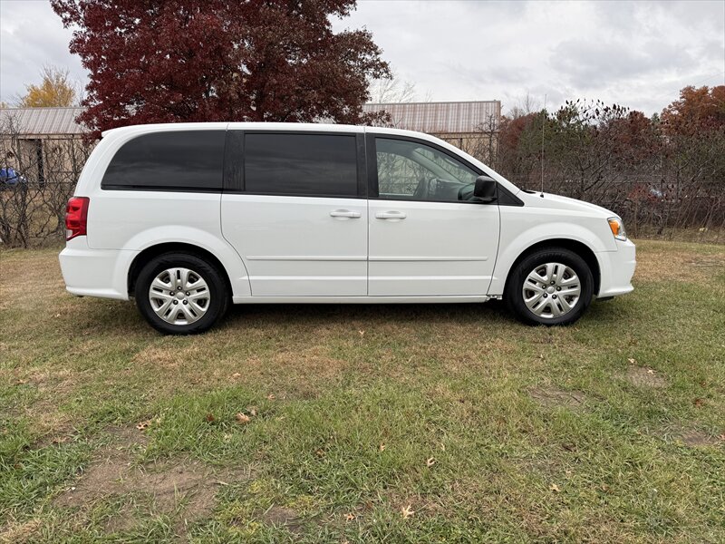 2017 Dodge Grand Caravan SE - Photo 7 - Brainerd, MN 56401