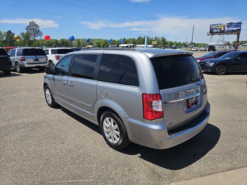 2014 Chrysler Town & Country Touring - Photo 4 - Brainerd, MN 56401