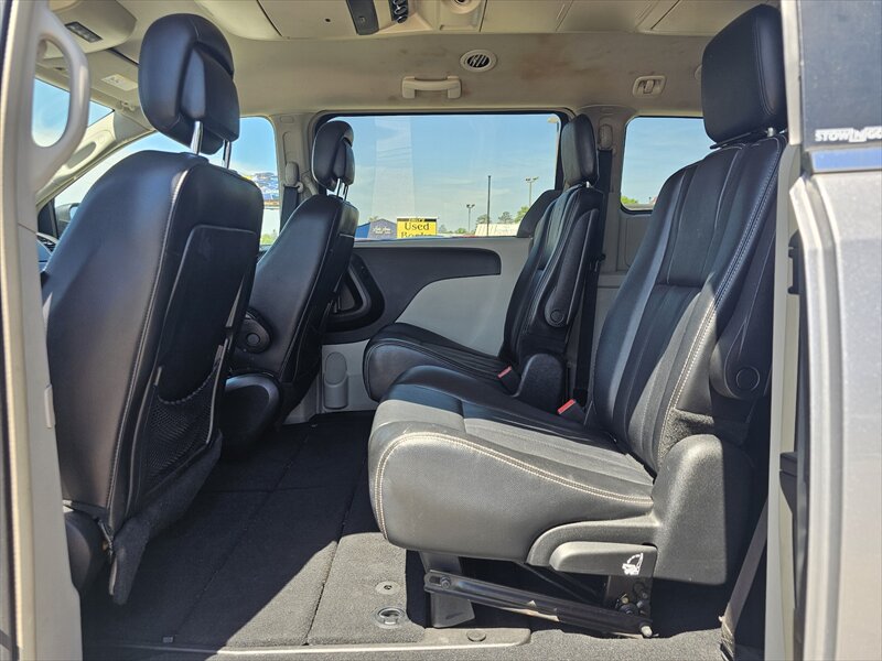 2014 Chrysler Town & Country Touring - Photo 13 - Brainerd, MN 56401