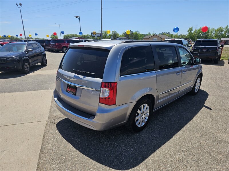 2014 Chrysler Town & Country Touring - Photo 3 - Brainerd, MN 56401