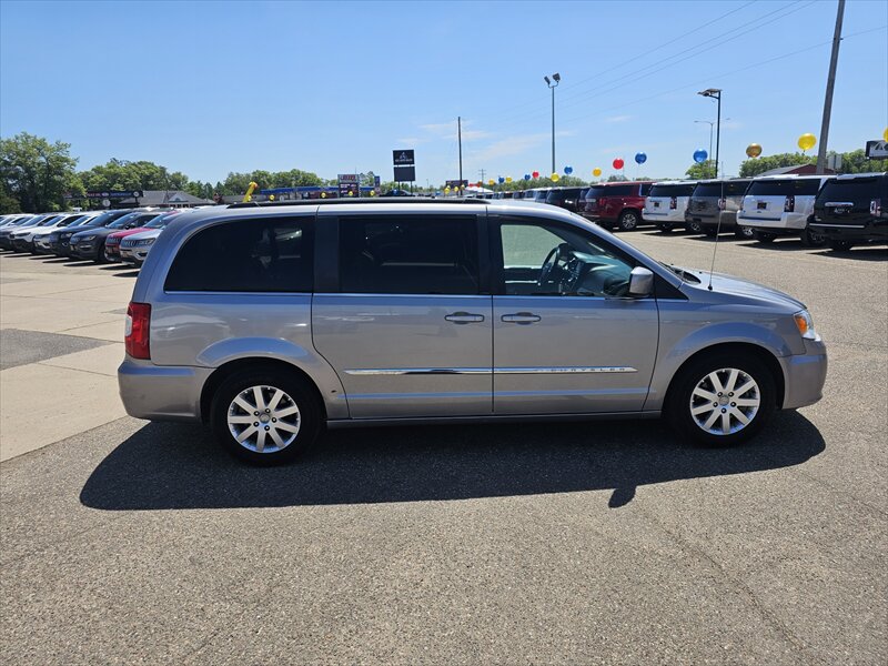 2014 Chrysler Town & Country Touring - Photo 6 - Brainerd, MN 56401