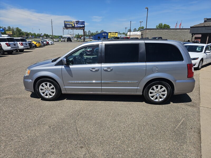 2014 Chrysler Town & Country Touring - Photo 5 - Brainerd, MN 56401